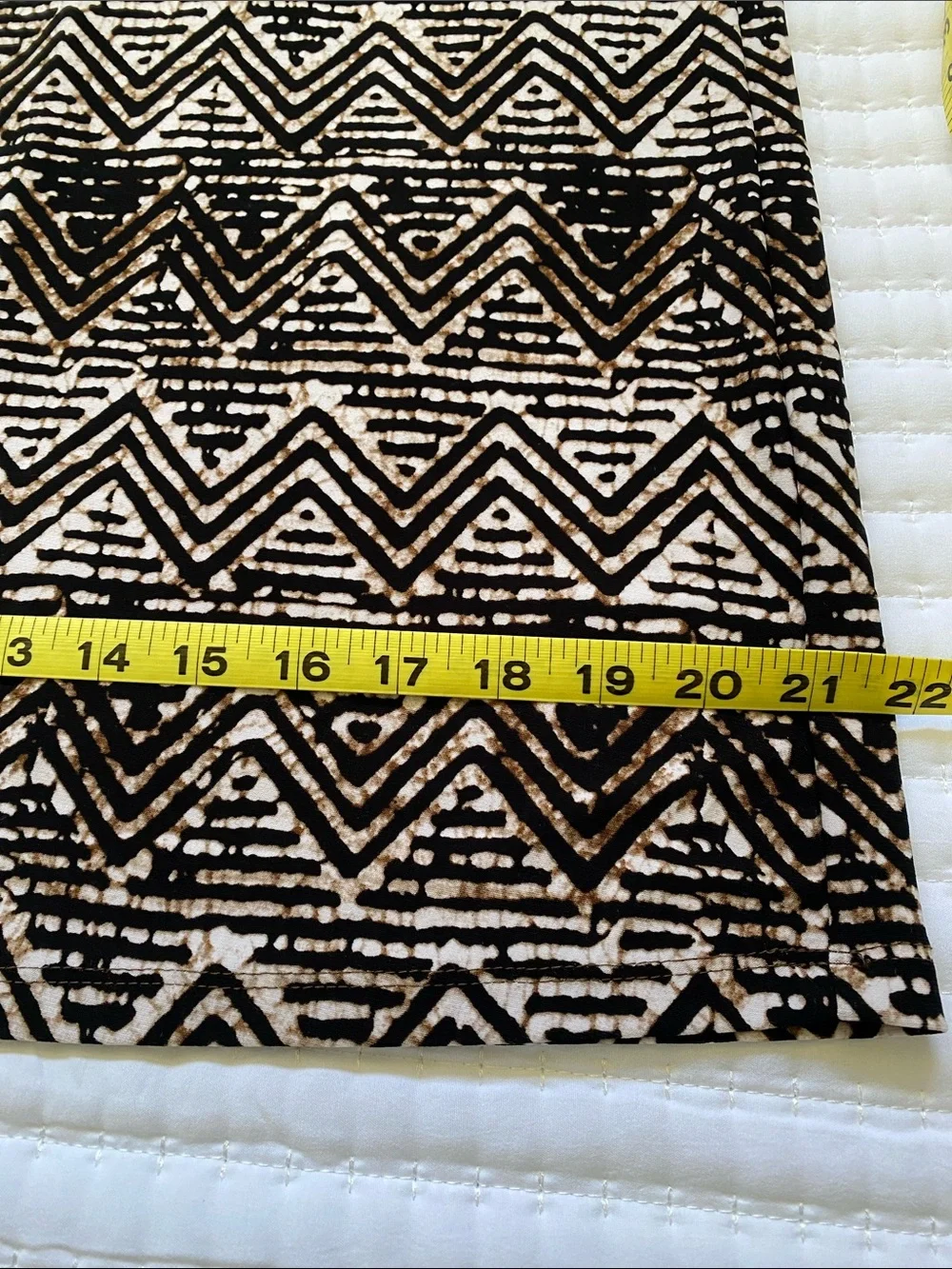 Nine West Black Brown and Cream Colored Zig Zag T-Shirt Style Dress Size Medium